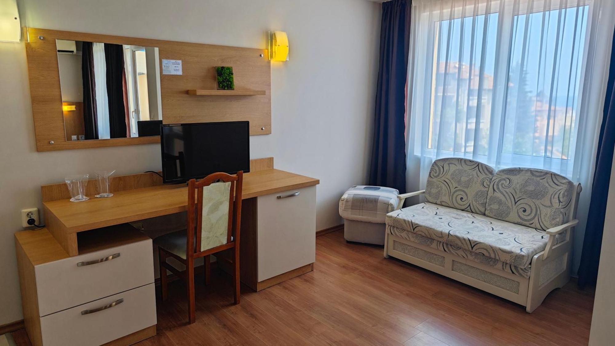 Family Hotel Milev Sveti Vlas Buitenkant foto
